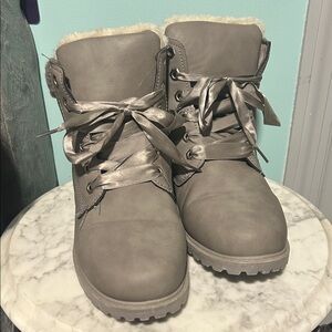 Stylish Gray Women's Boots